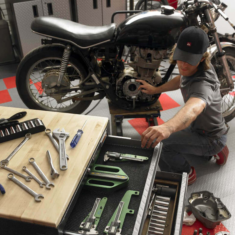Gladiator Premier Pre-Assembled GearDrawer (Silver Tread)